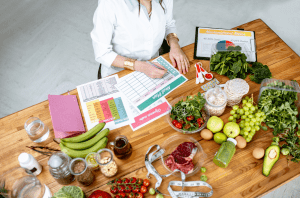 Lee más sobre el artículo Qué es un dietista – nutricionista, qué hace y para qué sirve